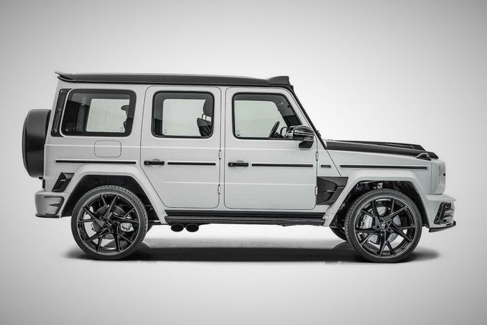  Điểm nổi bật của G 63 Viva Edition là cách phối màu đen-trắng ở cả ngoại thất và nội thất, giúp chiếc SUV trông vừa toát lên vẻ hầm hố, vừa có được phong cách sang trọng. 