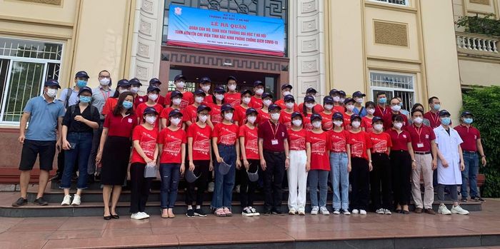 Nhóm nghiên cứu về giám sát sự biến đổi gene của SARS-CoV-2 cũng đồng hành cùng đoàn xuất quân về Bắc Ninh. Ảnh: VGP/Hiền Minh 