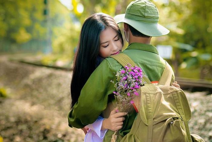 “Tôi không ngờ đó là cuộc chia ly vĩnh viễn", ông Khanh nhớ lại. Ba tháng sau ngày cưới, ông Khanh nhận được tin vợ mình đã hi sinh. Đau đớn nhưng không biết làm sao, ông tiếp tục theo đơn vị bước vào những trận đánh mới. (Ảnh minh họa).