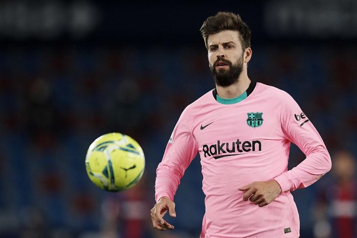 MU xem xét đưa Pique trở lại Old Trafford