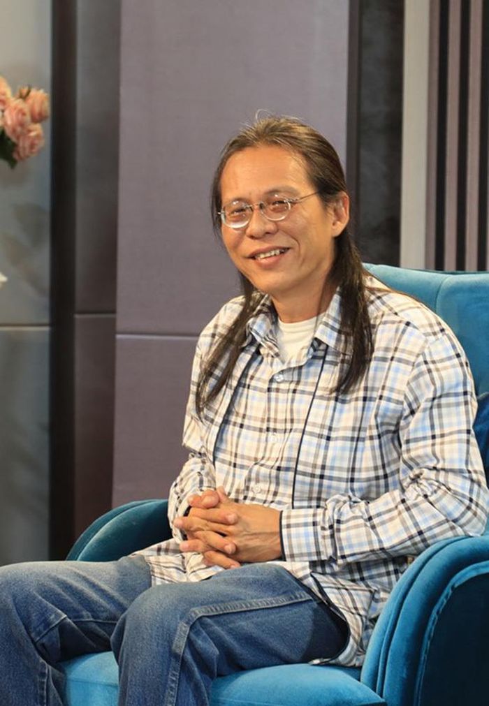 Nhạc sĩ Nguyễn Quang thẳng thắn nêu quan điểm: "Hãy từ bỏ ngay tư duy khán giả nuôi nghệ sĩ". 