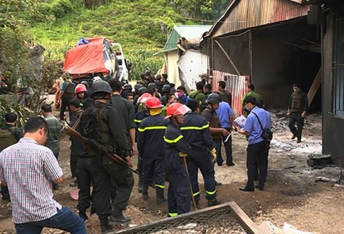  Màu áo thiên thanh có mặt tại hiện trường vụ tấn công sào huyệt tội phạm ma túy. Ảnh VKSND tỉnh Sơn La.