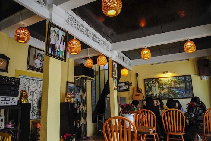 Tiệm cà phê Mắt Biếc lấy cảm hứng từ bộ phim điện ảnh cùng tên của đạo diễn Victor Vũ.