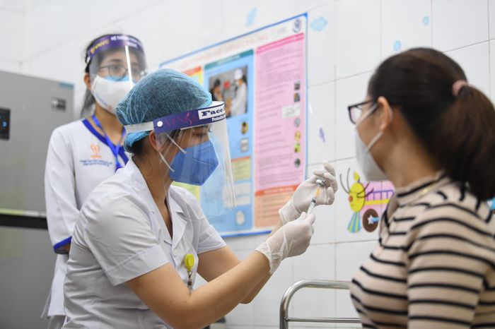 Thực hiện 5K theo hướng dẫn của Bộ Y tế và tiêm phòng vaccine là biện pháp hữu hiệu nhất phòng ngừa COVID-19.