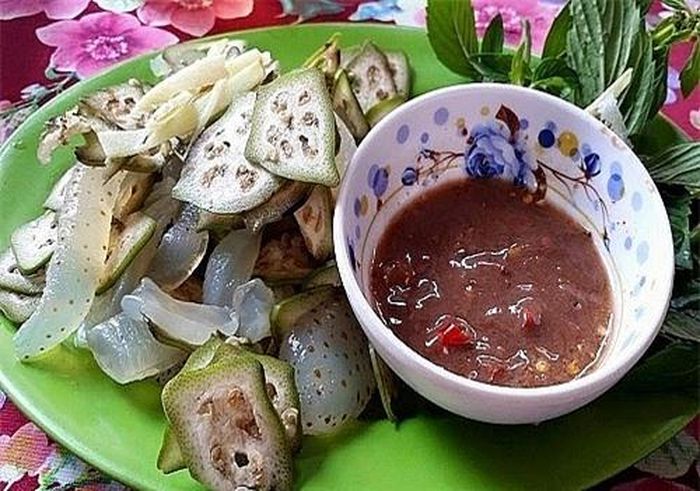 Đơn giản là nuốc chân quẹt mắm ruốc vừa ăn cay vừa hít hà