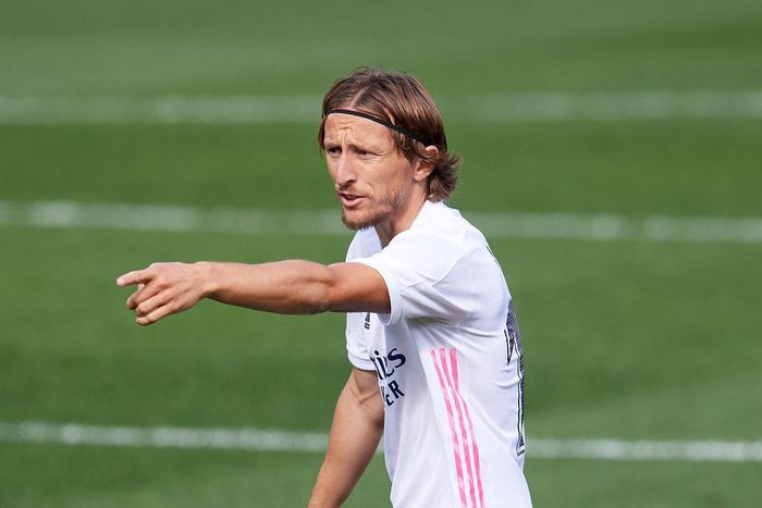  Theo Squawka, Modric duy trì tỷ lệ chuyền bóng chính xác lên tới 88,3%. Anh có 4 bàn thắng và 3 kiến tạo cho tới lúc này. Lần đầu tiên kể từ mùa giải 2011/12 (khi còn khoác áo Tottenham), Modric mới lại có 4 bàn thắng trong một mùa ở giải VĐQG. 