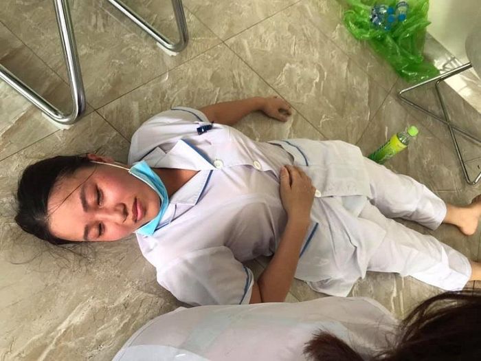  Chị Vũ Thị Thu Huyền - Khoa điều trị 2, BV Sức khỏe Tâm thần nằm nghỉ sau khi lấy mẫu xét nghiệm tại Công ty Spica 