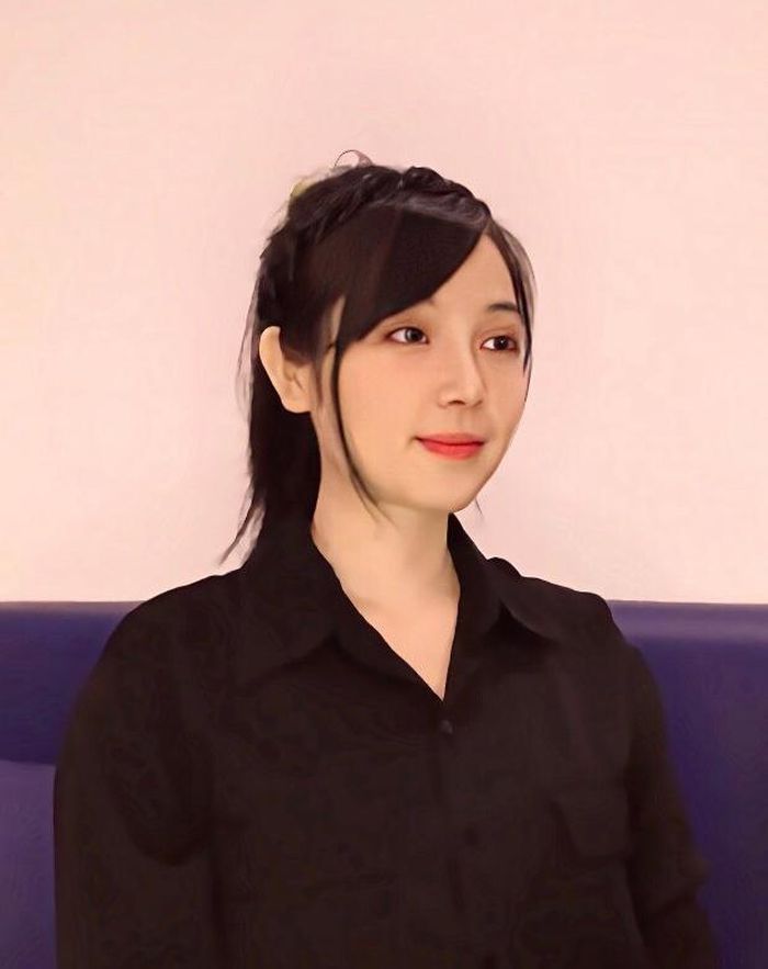 Chị Vũ Cẩm Nhung. 