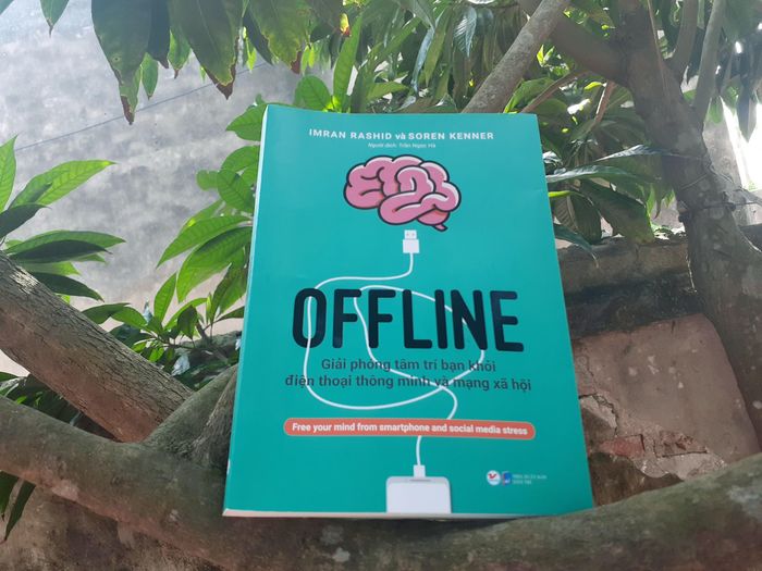 Sách Offline giúp giải phóng tâm trí khỏi điện thoại thông minh và mạng Internet. Ảnh: Hương Nhài.