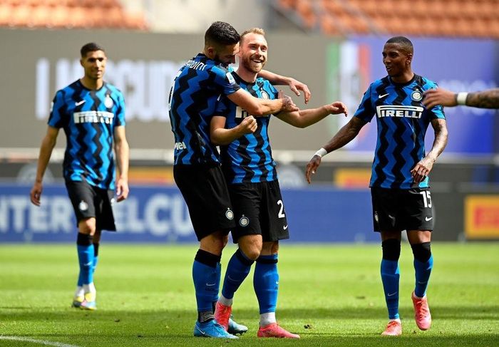 Inter vẫn duy trì thế áp đảo. Cuối hiệp 1, cầu thủ vào sân thay Stefano Sensi (dính chấn thương), Christian Eriksen, nâng tỷ số lên 2-0 với cú đá phạt chạm hàng rào đổi hướng. Đây là bàn thứ 3 của tiền vệ người Đan Mạch tại Serie A mùa này.
