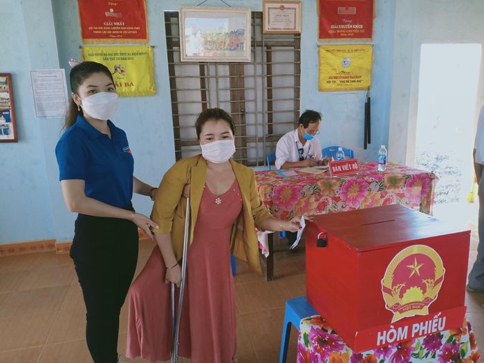 Áo xanh xung kích tình nguyện trong Ngày hội non sông.