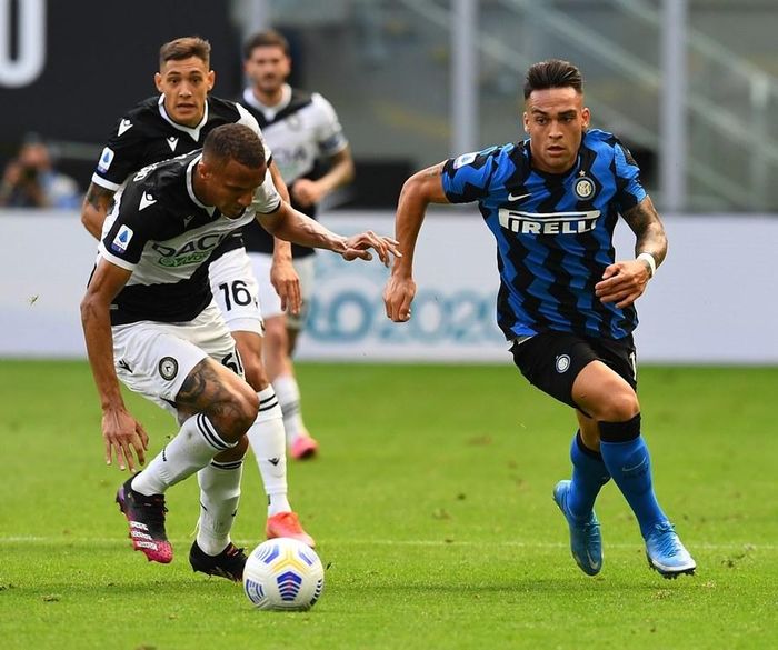 Lautaro Martinez nâng tỷ số lên 3-0 cho Inter trên chấm 11m