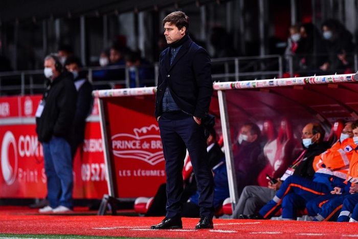  HLV Mauricio Pochettino chết lặng khi đứng ngoài đường biên. Ban huấn luyện PSG đã theo dõi trận Lille và Angers qua điện thoại. Phút bù giờ, Angers gỡ 1-2. Hy vọng cho PSG được thắp lên, nhưng Lille đã bảo vệ chiến thắng. 