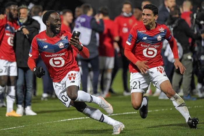  Lille vô địch Ligue 1 theo cách hoàn toàn xứng đáng. Họ đã thắng một, hòa một khi chạm trán PSG. Trong 5 vòng cuối, sức ép PSG dồn về phía Lille rất lớn, nhưng họ từng bước giành kết quả tốt để tiến tới chức vô địch. 