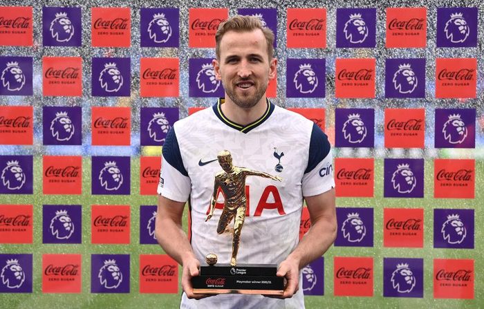 Harry Kane chiến thắng danh hiệu giữa thông tin rời Tottenham hè này