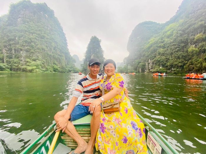  Chị Thúy cảm thấy may mắn khi có chồng luôn ở bên động viên, chăm sóc trong khoảng thời gian điều trị bệnh. 