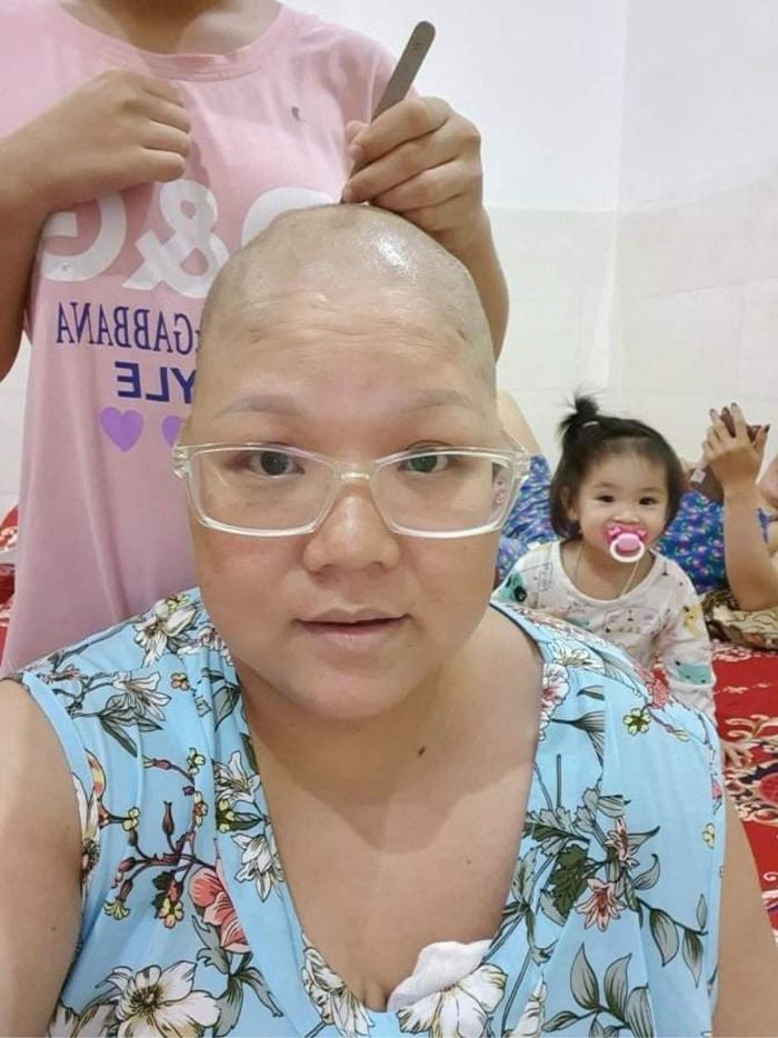 Những ngày đầu phát hiện bệnh, chị Thúy từng buồn bã, mệt mỏi, chênh vênh, không biết ngày mai sẽ ra sao. 
