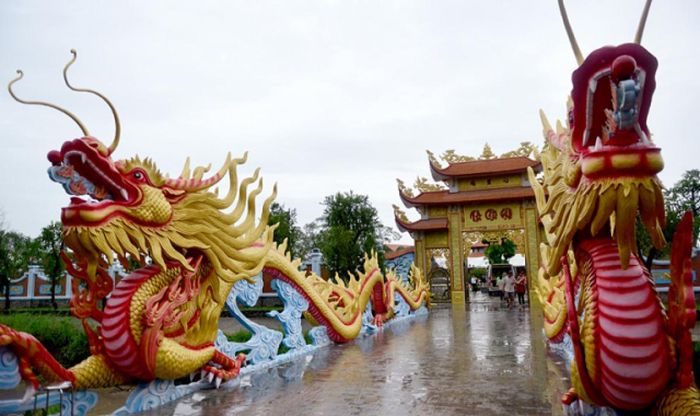Công trình này tọa lạc tại phường Long Phước, Quận 9 (TP.HCM) với lối kiến trúc độc đáo được khởi công từ năm 2014 khánh thành vào tháng 9/2016. Ảnh: Zing.