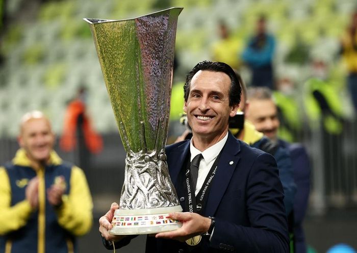  Unai Emery chắc chắn là người góp công lớn nhất trong chiến tích của Villarreal. Nhà cầm quân người Tây Ban Nha có đến 5 lần vào chung kết Europa League và chỉ thua một trận. Theo Opta, Emery trở thành huấn luyện viên đầu tiên trong lịch sử giành 4 chức vô địch UEFA Cup/Europa League, vượt qua chiến lược gia huyền thoại Giovanni Trapattoni (3 lần). 