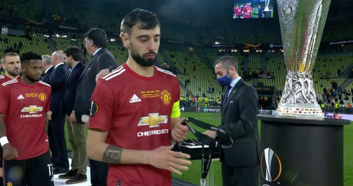 Bruno Fernandes đã khóc sau khi MU gục ngã trước ngưỡng cửa thiên đường. Tiền vệ người Bồ Đào Nha đặt kỳ vọng rất lớn ở Europa League, nhưng ý muốn này đã không thể thực hiện.