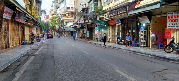 ...nay đã đóng cửa gần hết các hàng quán, không còn vẻ sầm uất 