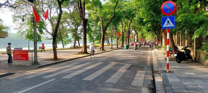  Hồ Gươm, trái tim của thủ đô, cũng không có nhiều người đi lại