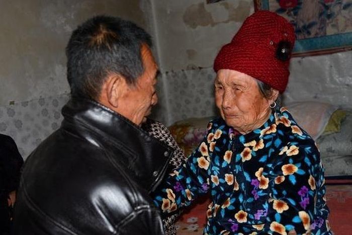 Cụ Diêu và người cháu là ông Diêu Bảo Tồn. Ảnh: Tạp chí Yên Triệu Đô thị