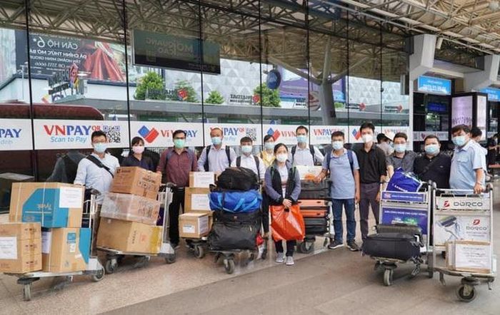 Trưởng đoàn là bác sĩ Trần Thanh Linh - Phó trưởng khoa hồi sức cấp cứu, người từng trực tiếp điều trị cho bệnh nhân 91 (phi công người Anh), từng có mặt trên tất cả các mặt trận chống dịch ở Gia Lai, Đà Nẵng, Kiên Giang.