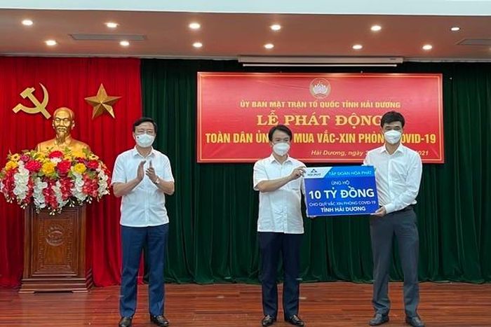 Nhiều doanh nghiệp tới buổi phát động tham gia đóng góp 