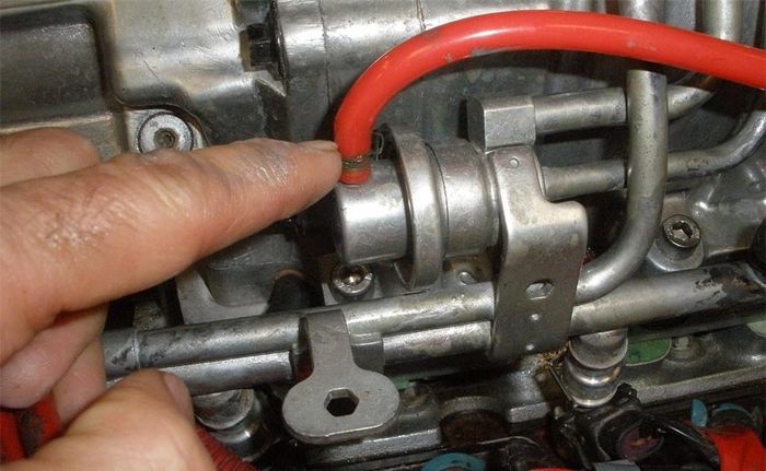 Khi chạy xe ở tốc độ thấp bơm xăng sẽ hút xăng kèm một ít không khí, điều này làm cho bơm xăng bị nóng lên và dễ gây hư hỏng