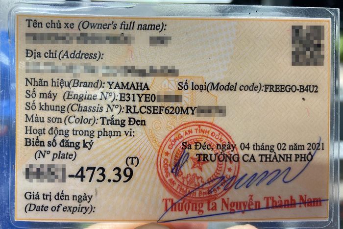  Giấy đăng ký xe có ghi rõ thông tin màu sơn của phương tiện. 