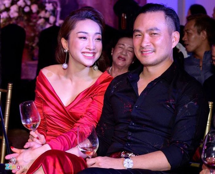 Chi Bảo và bà xã Lý Thùy trong một sự kiện chung. Ảnh: Bá Ngọc.