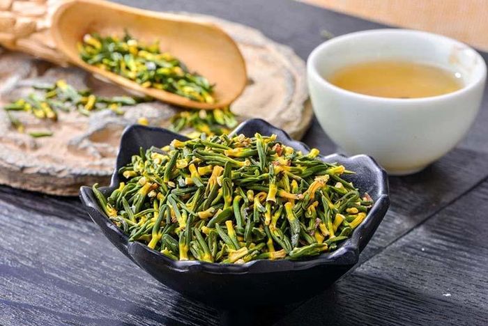 Trà tâm sen có công dụng thanh tâm, hạ huyết áp, giữ cho tinh khí bền chặt, cầm máu…