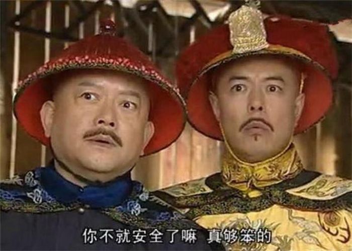 Do được Càn Long tin tưởng và ưu ái nên Hòa Thân liên tục thăng tiến trên quan trường, giữ các chức vị cao trong triều như tổng quản phủ Nội vụ, thượng thư bộ Hộ.... Do đó, y có thể vơ vét nhiều của cải làm tài sản riêng.