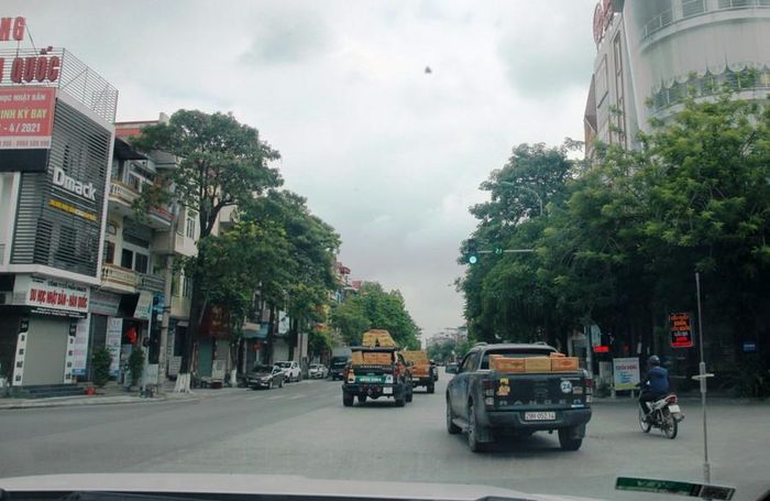 Những ngày dịch bệnh, TP.Bắc Ninh vắng lặng và thay vào đó, nhiều đoàn ủng hộ hàng hóa, nhu yếu phẩm, vật dụng phòng dịch đã đến nơi đây