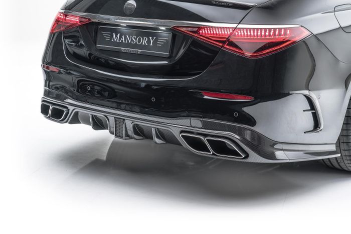 Mercedes-Benz S 500 được trang bị động cơ 6 xy-lanh thẳng hàng với công suất 435 mã lực và mô men xoắn 520 Nm. Tuy nhiên, Mansory đã tinh chỉnh sức mạnh của xe lên mức 526 mã lực và mô men xoắn 629 Nm.