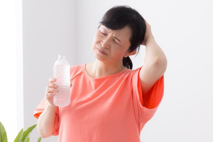 Chóng mặt là tình trạng thường gặp ở tuổi tiền mãn kinh (Ảnh minh họa)