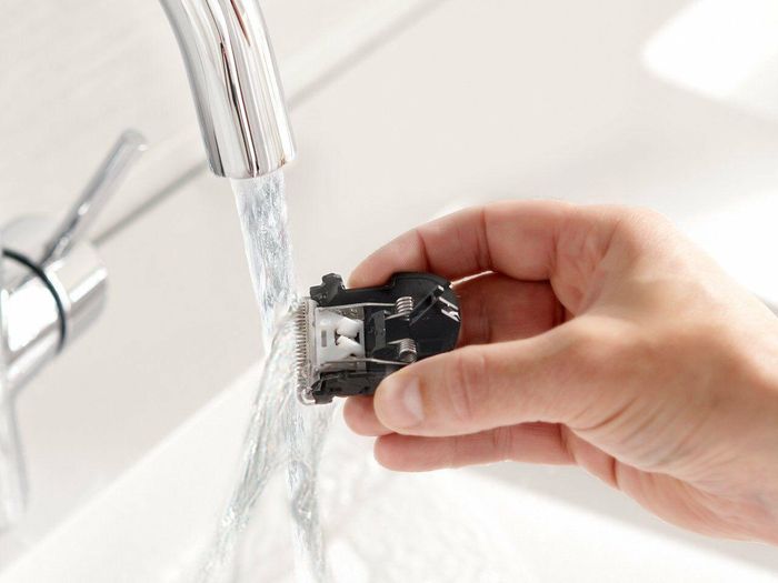 Nam giới nên vệ sinh tông đơ sau khi sử dụng. Ảnh: Bodyhair. 