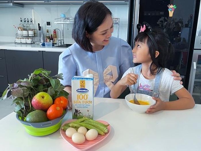 Nguồn dinh dưỡng dồi dào trong sữa tươi Vinamilk 100% hỗ trợ bé nâng cao thể trạng