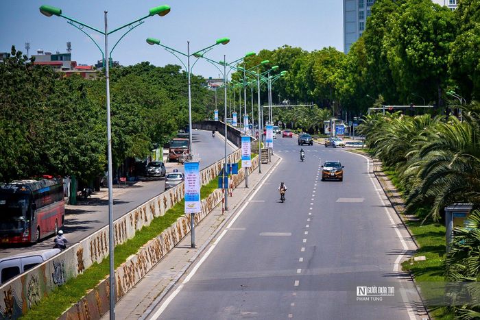 Theo dự báo của trung tâm Khí tượng Thủy văn Quốc gia, từ ngày 31/5, khu vực Hà Nội có nắng nóng gay gắt, có nơi đặc biệt gay gắt với nhiệt độ cao nhất phổ biến 37 - 39 độ C, có nơi trên 40 độ C