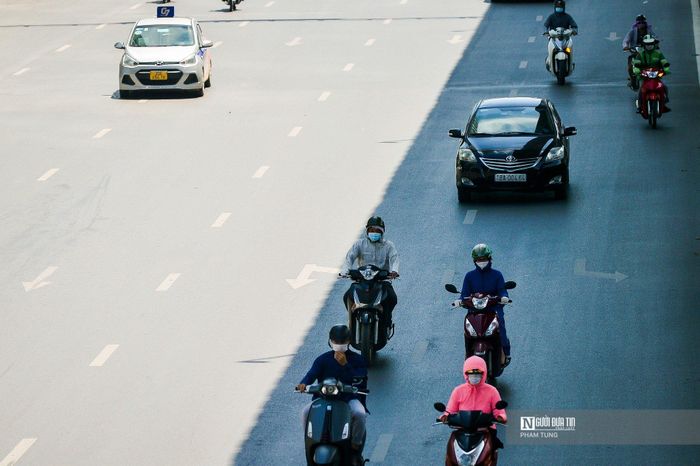 Các khu vực đường có bóng râm luôn trái ngược số lượng phương tiện di chuyển với bên có nắng gắt.