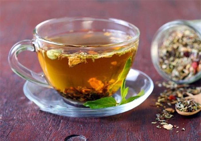 Trà thảo mộc là một trong những loại trà tốt nhất giúp chống lại axit dạ dày.