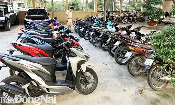 Các phương tiện đang bị công an tam giữ