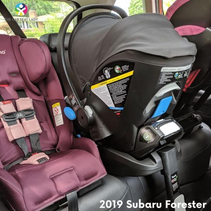 Ghế cho trẻ em với móc an toàn trên ghế tiêu chuẩn ISOFIX
