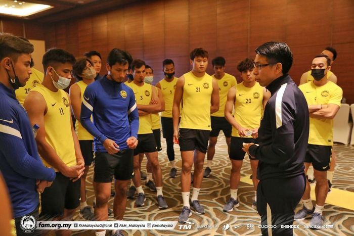 Malaysia dùng 7 ngoại binh nhập tịch ra sân trận gặp UAE nhưng vẫn thua đậm UAE. Ảnh: FAM
