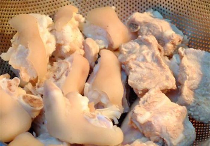 Móng giò là món ăn giúp ngăn ngừa rạn da.