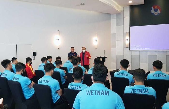 HLV trưởng Park Hang-seo nhắc nhở toàn đội tập trung tối đa cho trận đấu gặp Indonesia vào ngày 7-6 tới