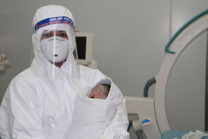  Các thai phụ mắc Covid-19 vẫn được theo dõi sát tại Bệnh viện Bệnh Nhiệt đới Trung ương, thậm chí một số ca đã sinh con thành công. Ảnh: BVCC. 