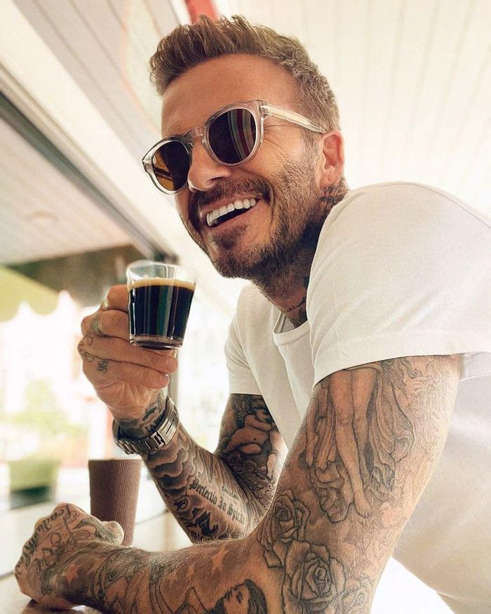 Bên cạnh chế độ tập luyện đều đặn, David Beckham duy trì thực đơn ít chất béo và giàu protein. Anh thường ăn các món từ cá, rau và đậu. Tuy nhiên, Beckham không quá cầu kỳ hoặc nghiêm ngặt trong việc xây dựng thực đơn ăn uống hàng ngày.