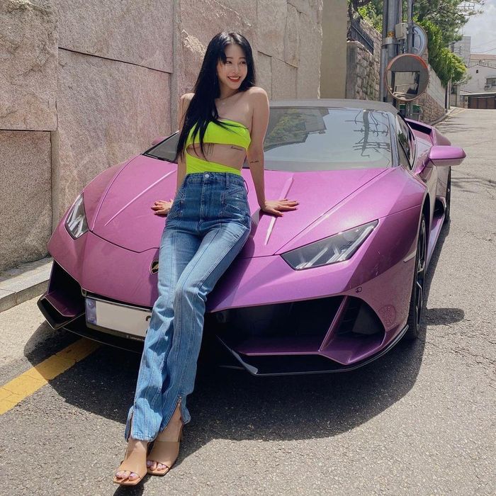 Han Ye Seul vướng nhiều ồn ào sau khi công khai hẹn hò với Ryu Sung Jae. Ảnh: Instagram.